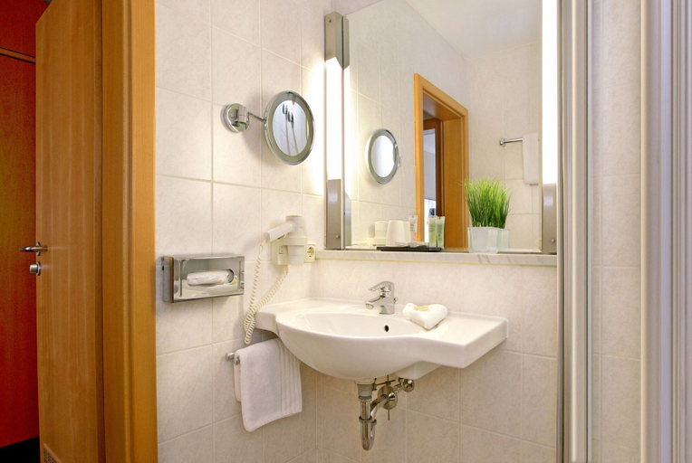 Bathroom 5, Prinz, München