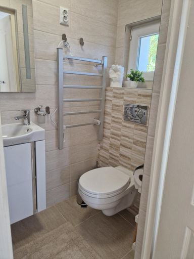 Bathroom 2, Barati Vendeghaz, Győr