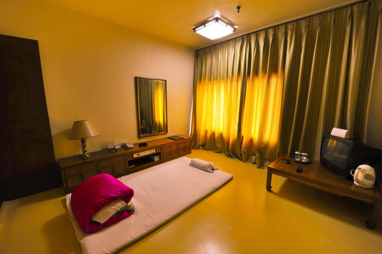 Bedroom 4, Hotel Foret Premier Nampo, Jung