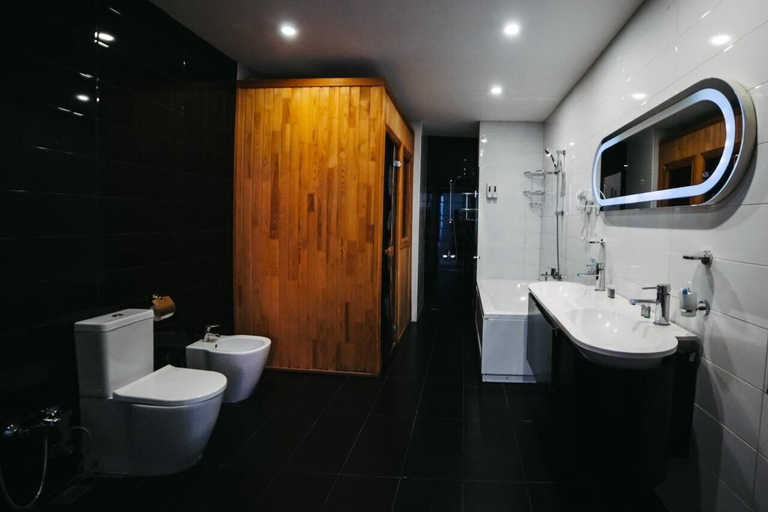 Bathroom 5, Innab Inn, Baku