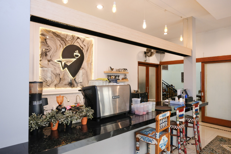 Food & Drinks 4, Urbanview Hotel Griya Surya Malang by RedDoorz, Malang