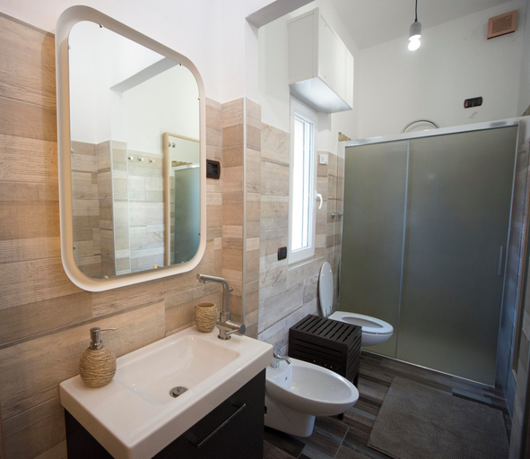 Bathroom 3, CasAlfredo, Pisa