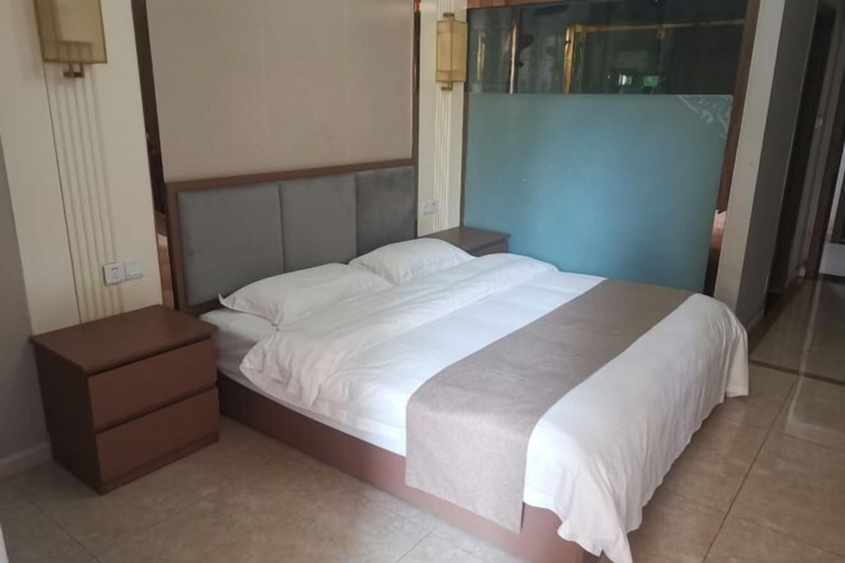 Room 5, Jizhou Hotel, Namtha
