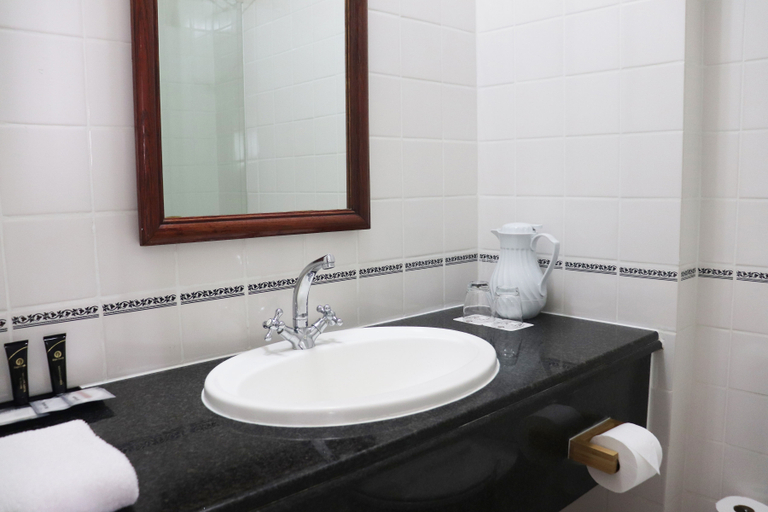 Bathroom 4, Balmoral, eThekwini