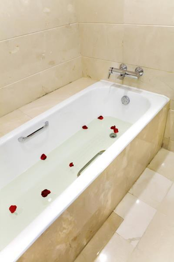 Bathroom 2, Huangshan Joymoon Hotel, Huangshan