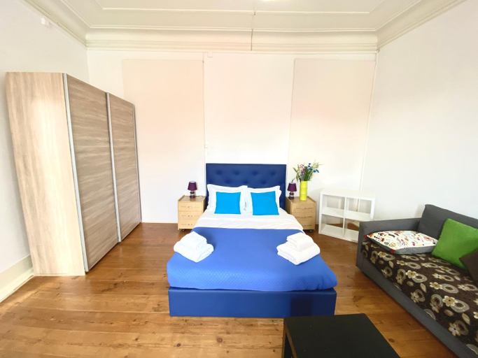 Others 2, Classic Chiado 1 - Central Guest House Room with Shared Bathroom, Lisbon