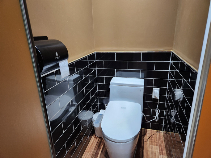 Bathroom 3, Central Plaza Hotel, Suwon