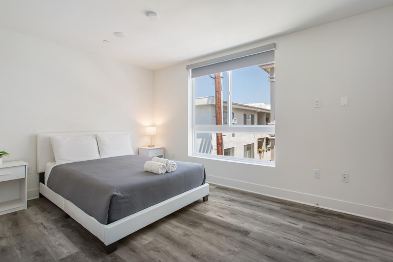 Others 3, Beverly Hills 2BD 2BA with Free Parking, Los Angeles