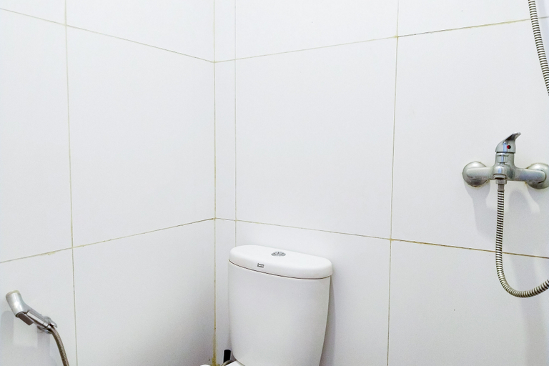 Bathroom 4, Urbanview DeJati House Jatikramat Bekasi, Bekasi