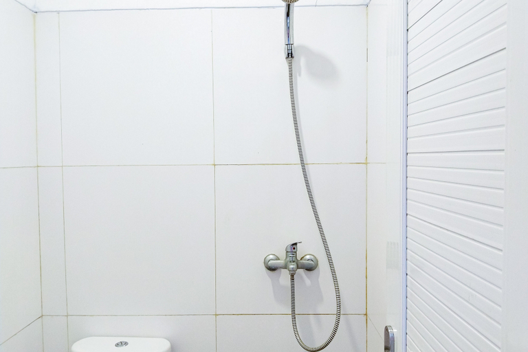 Bathroom 2, Urbanview DeJati House Jatikramat Bekasi, Bekasi