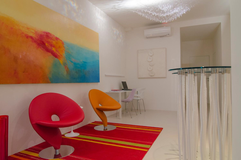 Public Area, Portopalosuite, Syracuse