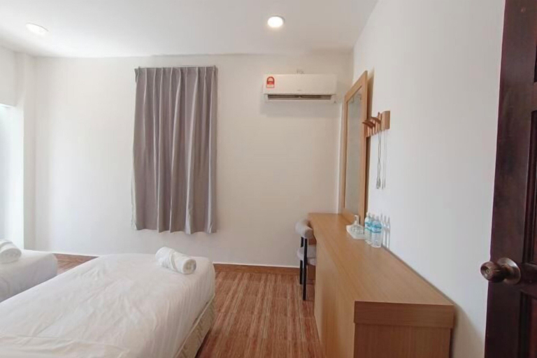 Bedroom 3, Shoreline Guesthouse, Semporna