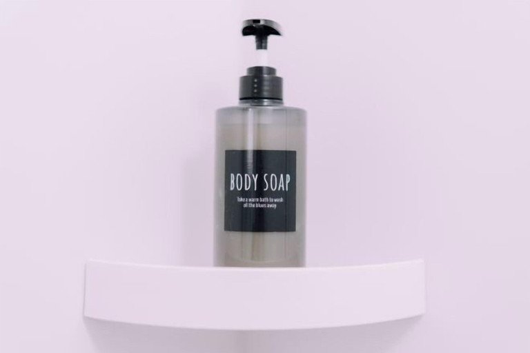 Bathroom amenities 4, Minimalist Loft 7: Namba Compact Studio & 24/7 Gym, Osaka