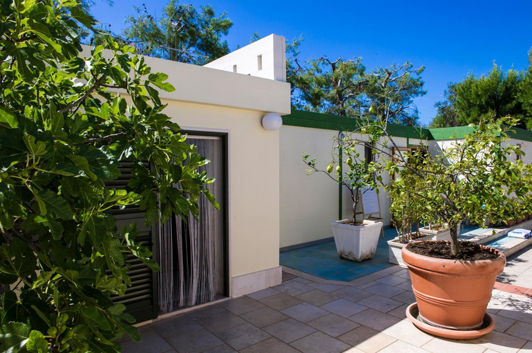 2, Villa Lamandia, Bari