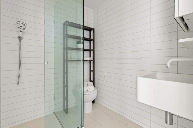 Interior 4, A Modern & Cozy 2BR Apartment With City Views, Melbourne