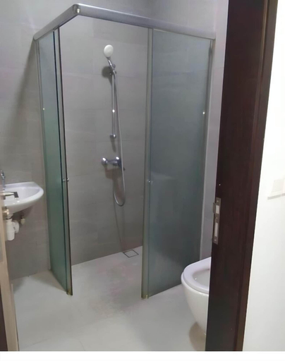 Bathroom 4, The Family Suites Serviced Apartments, Singapore