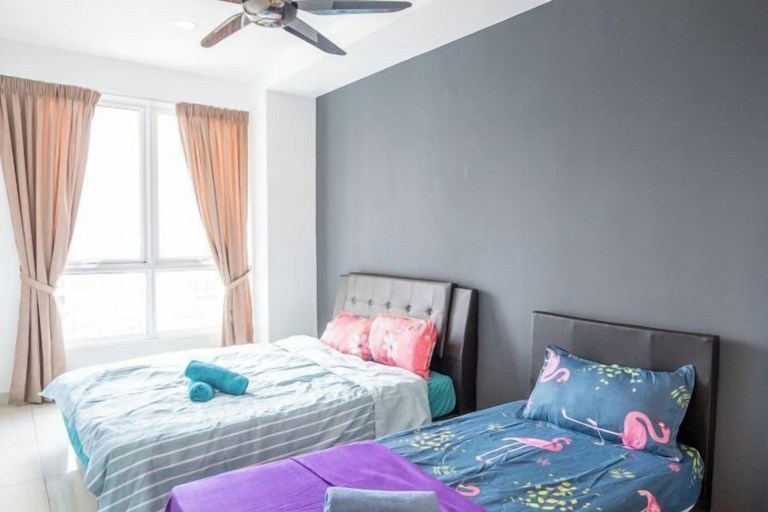 Room 2, 2-bedroom condo with free parking on premises., Pulau Penang