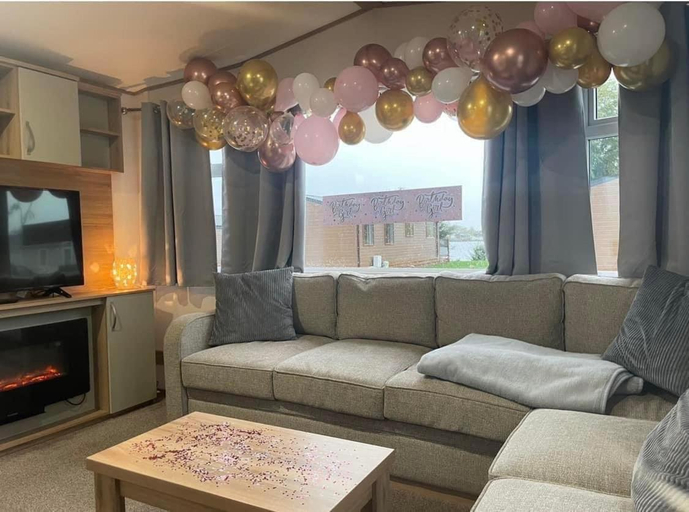 Others 5, Hot Tub Breaks at 35 Merlin Point Tattershall, Lincolnshire