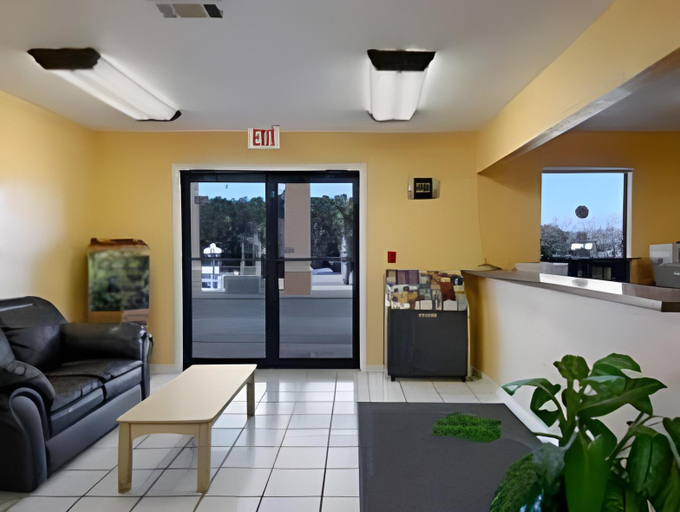 Public Area 3, Days Inn by Wyndham DeFuniak Springs, Walton