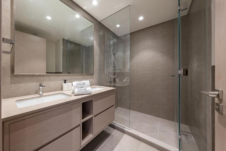 Bathroom 5, Burj Khalifa & Fountain View NYE Spectacular, Dubai