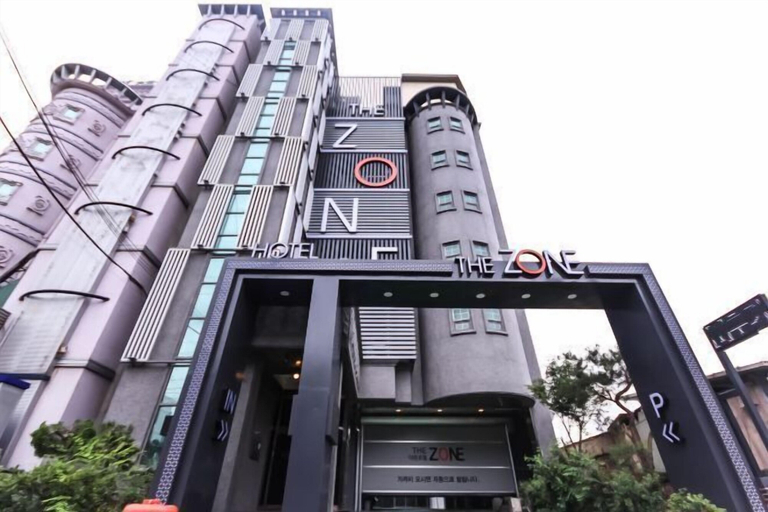 Exterior, thezone motel, Gumi
