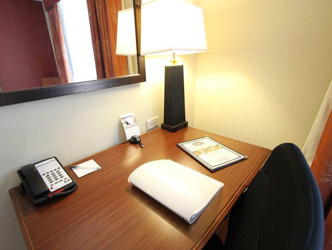 Others 5, Hampton Inn Clinton, Clinton