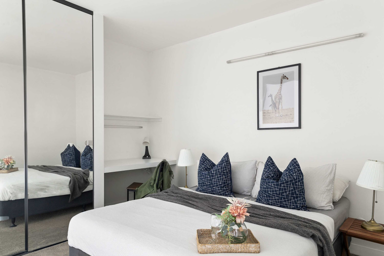 Interior 5, Cozy 2BR Apt, Steps From Melb Central With Parking, Melbourne