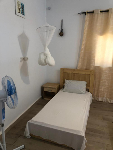 Others 2, Chambre pour 3 personnes avec salle de bain privee, Saint-Louis