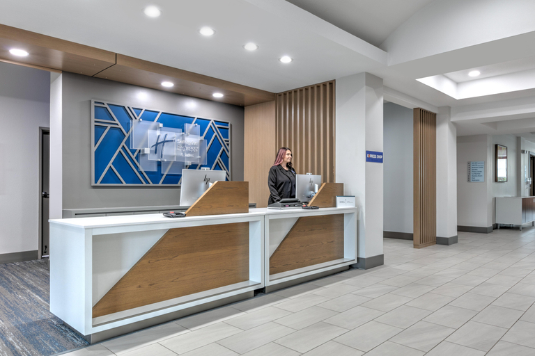 Public Area 4, Holiday Inn Express & Suites WINNIE by IHG, Chambers