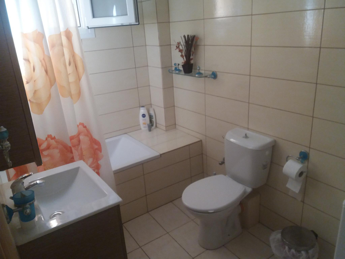 Bathroom, Apartment with Balcony and Parking, East Macedonia and Thrace
