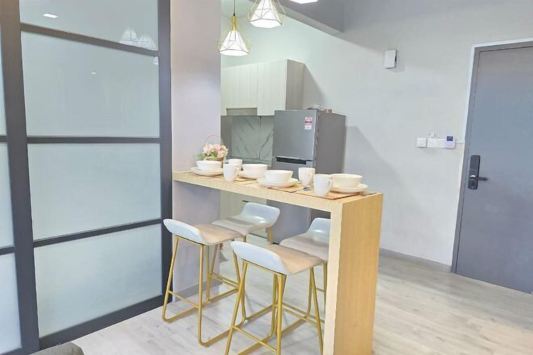 Dining 2, JESSELTON QUAYFULL SEA VIEWHIGH FLOORCOMFORT2BR4 PAX, Kota Kinabalu