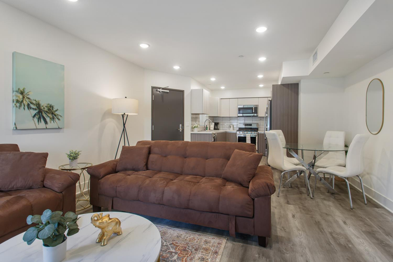 Others 1, Beverly Hills 2BD 2BA with Free Parking, Los Angeles
