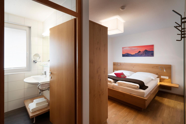 Bathroom 3, AlpinLodges Matrei, Lienz