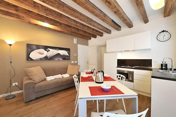 Others 3, Apartamento de ensueno, Baleares