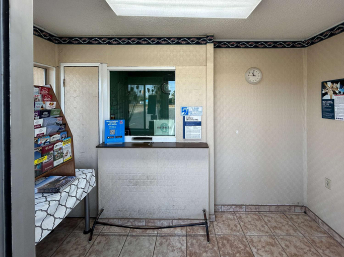 Public Area 2, Motel 6 Selma, CA, Fresno