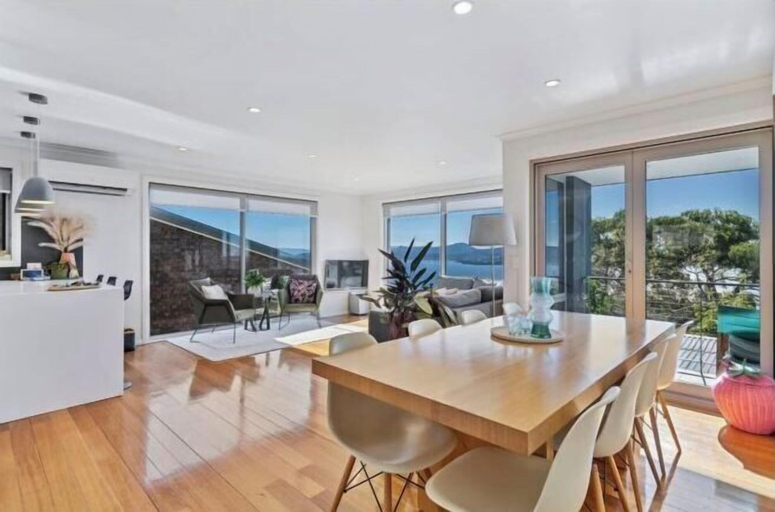 Exterior, Nicolas Escape panoramic views luxury and space, Hobart