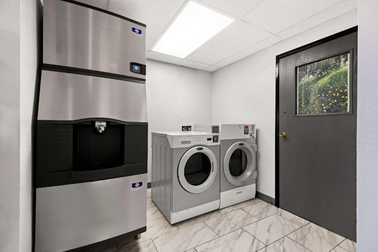 Others 5, Econo Lodge Dumas, Moore