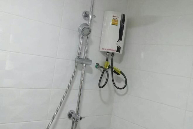 Bathroom 3, Dhaka Shan Dong Hotel, Dhaka