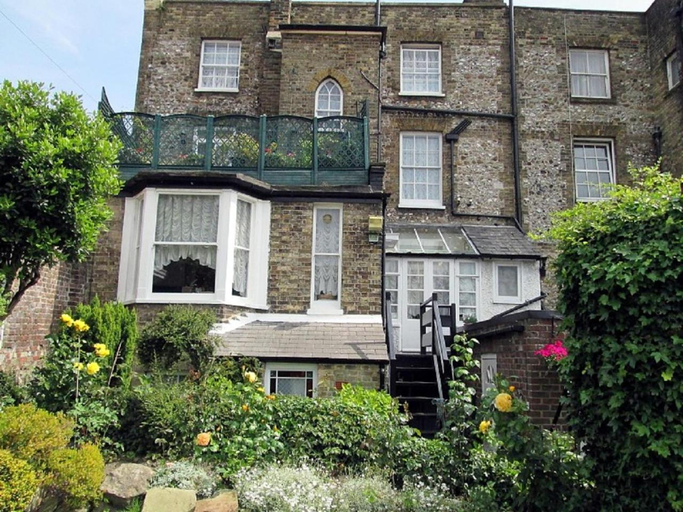 Others 4, Number One Guesthouse, Kent