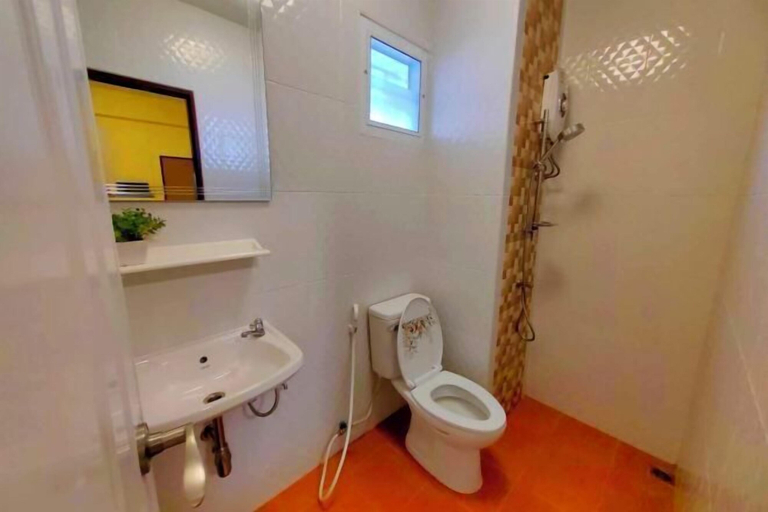 Bathroom, leader residences, Bang Phli