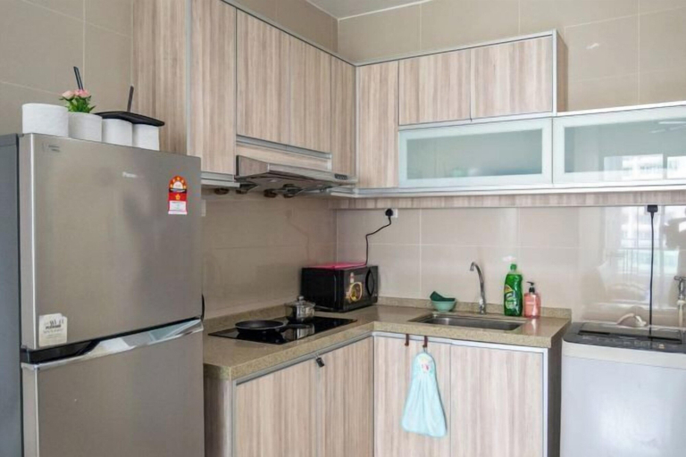 Private kitchen, 2-bedroom condo with free parking on premises., Pulau Penang