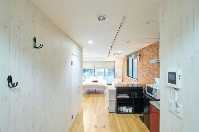 Room 2, 4 min walk to Shinbashi Station, Ginza, Imperial Palace, Tokyo Tower / Max6, Minato