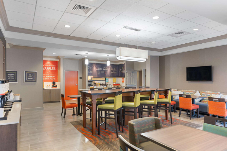 Food & Drinks 5, Hampton Inn Springfield, Robertson