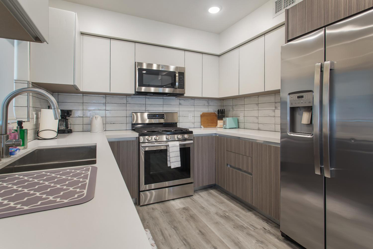 Others 2, Beverly Hills 2BD 2BA with Free Parking, Los Angeles