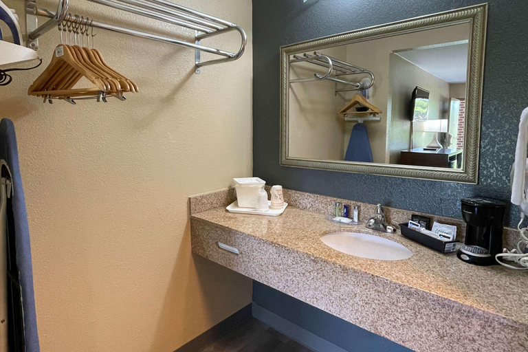 Bathroom 5, Quality Inn Kenly I-95, Johnston
