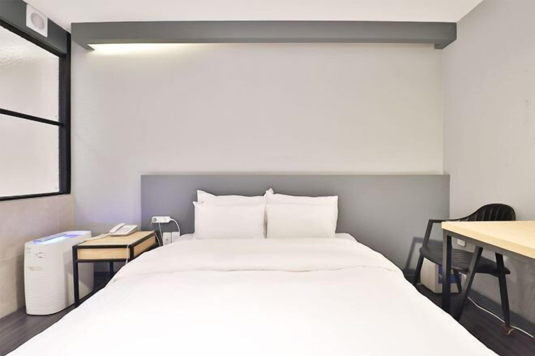 Room 5, NO25, Nam