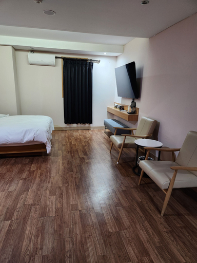 Bedroom 2, Central Plaza Hotel, Suwon