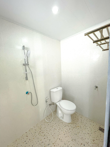 Bathroom 5, Ulya Kabin Tawangmangu Private Pool Air Hangat No BBQ, Karanganyar