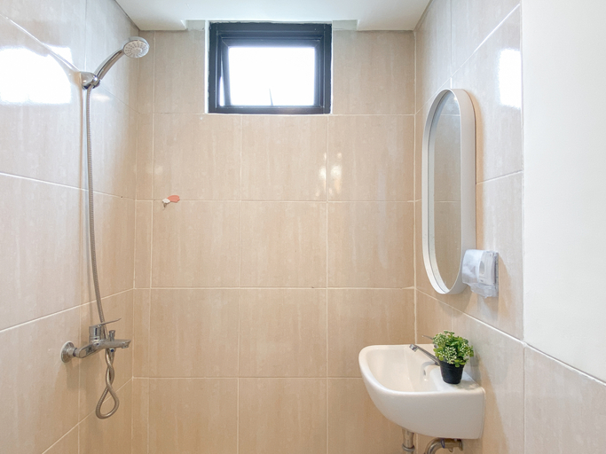 Bathroom 5, Warm and Cozy 2BR at Meikarta Apartment By Travelio, Cikarang