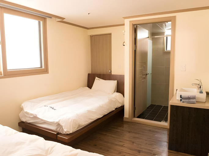 Others 4, Roi Guesthouse, Mapo